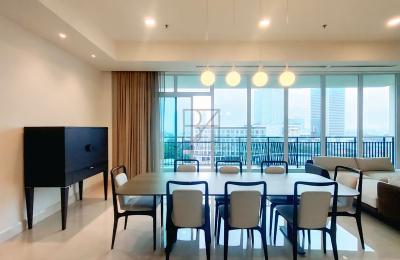 For Sale : The Pakubuwono Signature; South Jakarta Spacious 4 Bedrooms Luxury Apartment with City View in Prestigious Kebayoran Baru