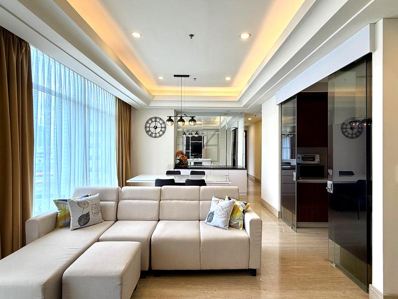 For Sale : South Hills Apartment, South Jakarta Luxury 3 Bedrooms Unit with Private Elevator & City View
