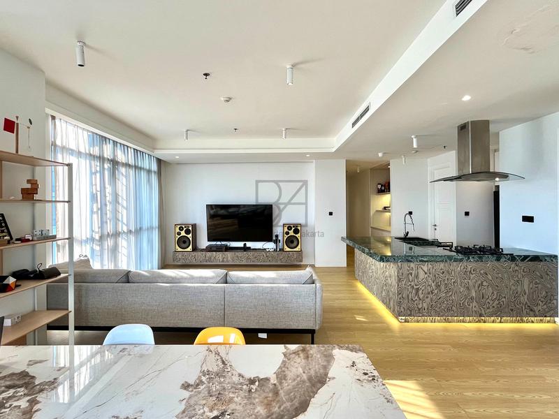 For Sale : Senopati Suites 1, South Jakarta Spacious 2 Bedrooms Apartment in Prestigious Senopati Area