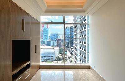 FAST SALE ! South Hills Apartment 2 Bedrooms Semi Furnished with premium facilities